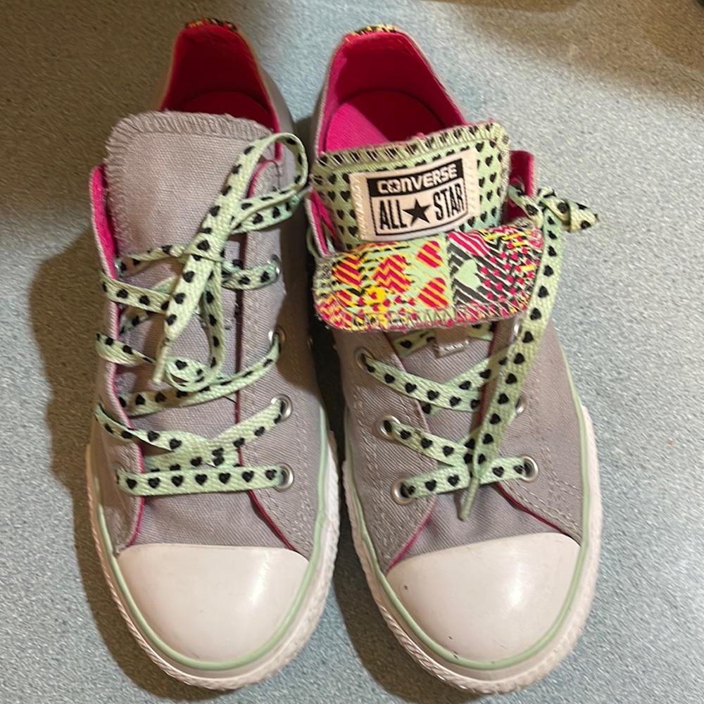 Converse tennis shoes